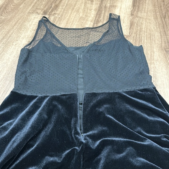 J.R. Nites by Caliendo Black velvet dress with sheer polkadot top size 16 - Picture 7 of 8